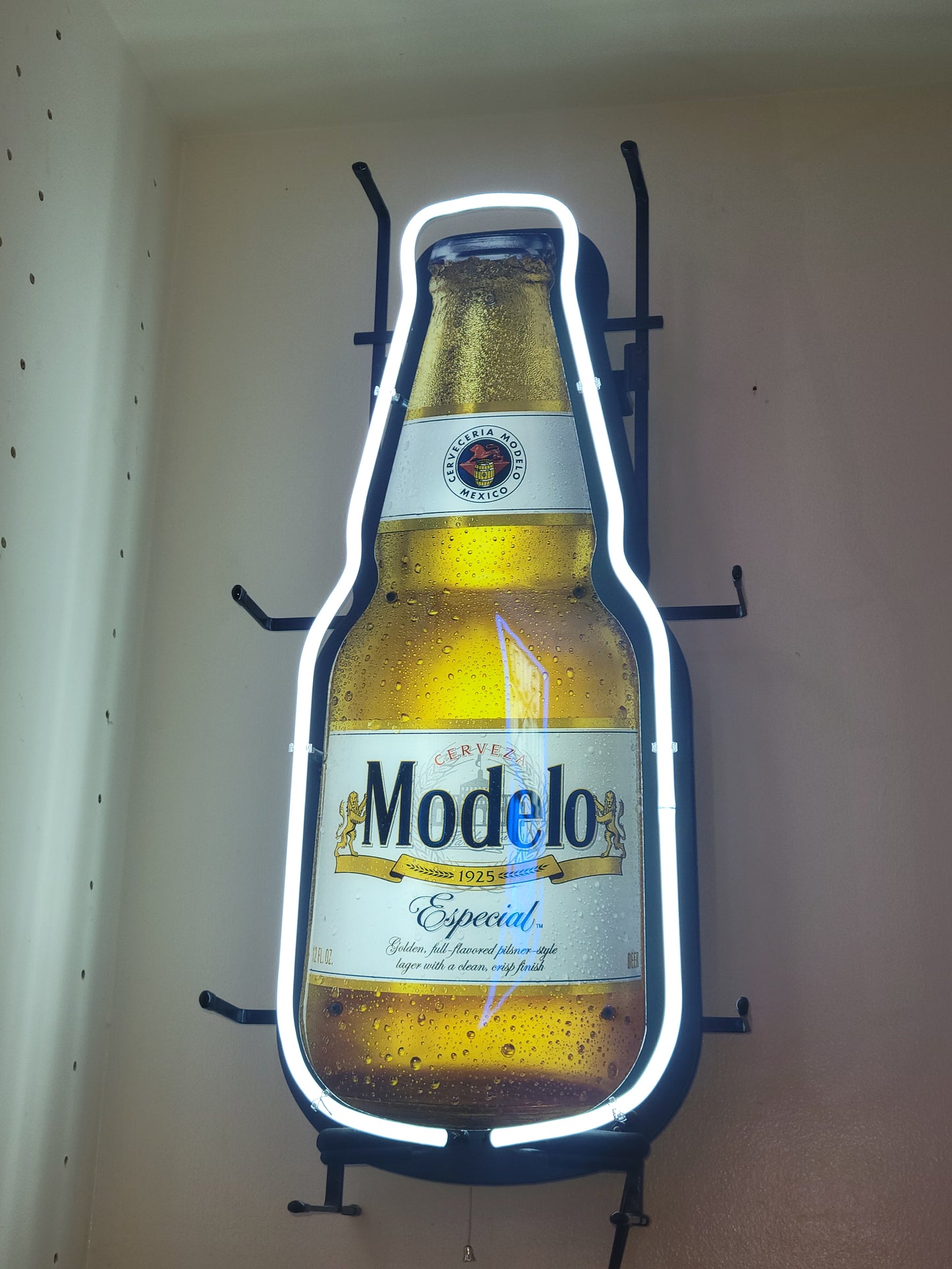 Modelo especial bottle imported neon beer sign
