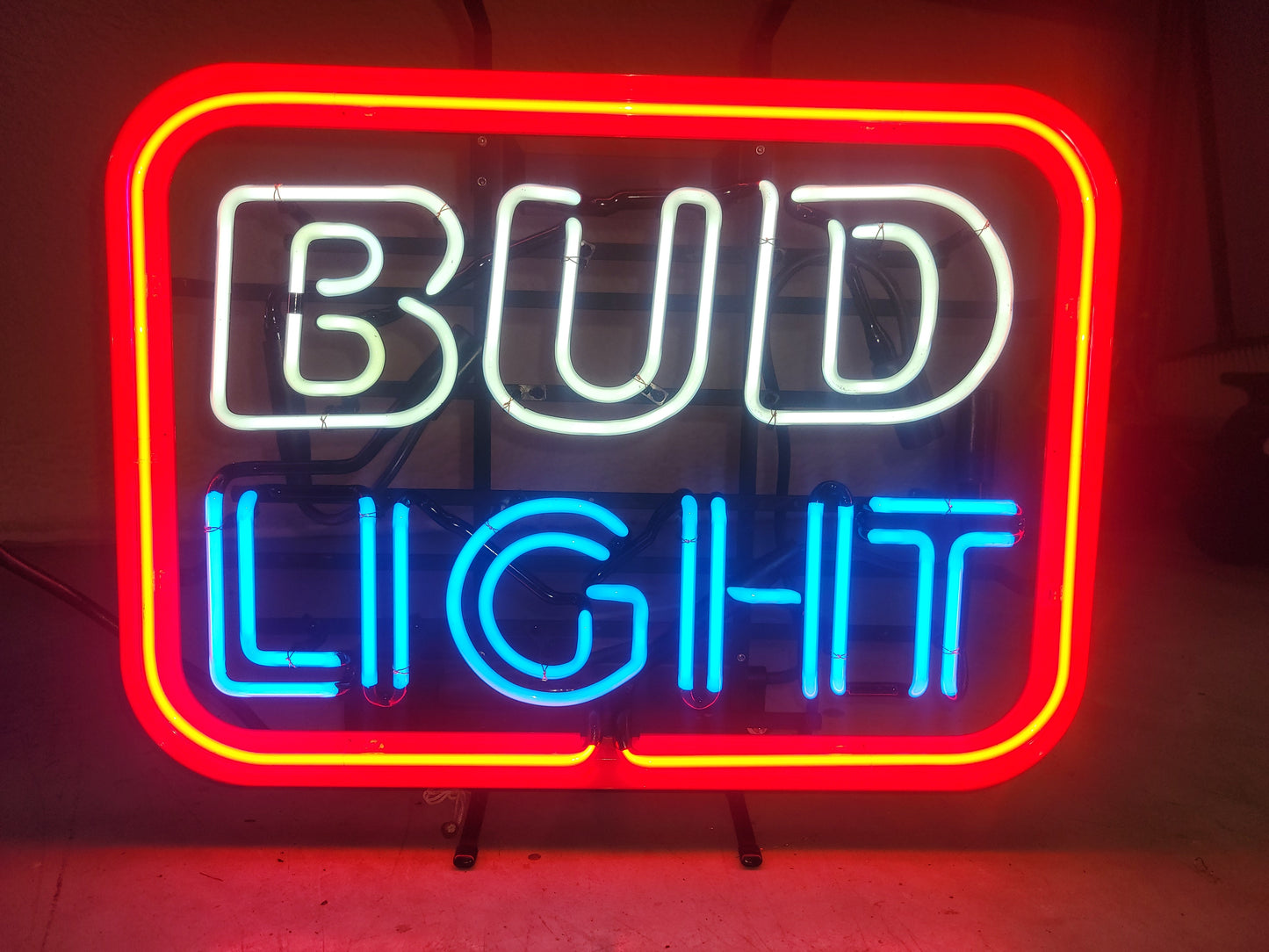 Bud light border 20 " neon beer sign.